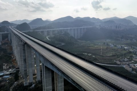 贵州金沙：大桥架起发展快道